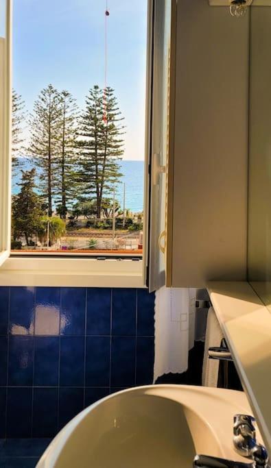 Thekeystudio,Tiramisu Nel Cuore Della Citta Bordighera Bagian luar foto